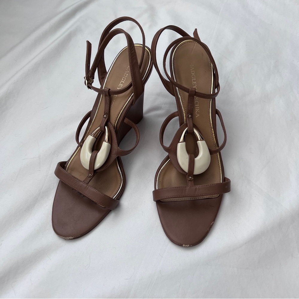 Badgely Mischka brown leather wedges